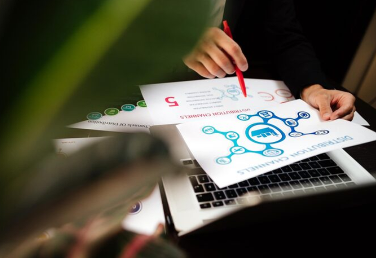 Data-Driven Evidence Synthesis for Research Excellence service image